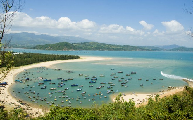 [-]Phú[-]Yên[-]đâu[-]chỉ[-]"hoa[-]vàng[-]với[-]cỏ[-]xanh"